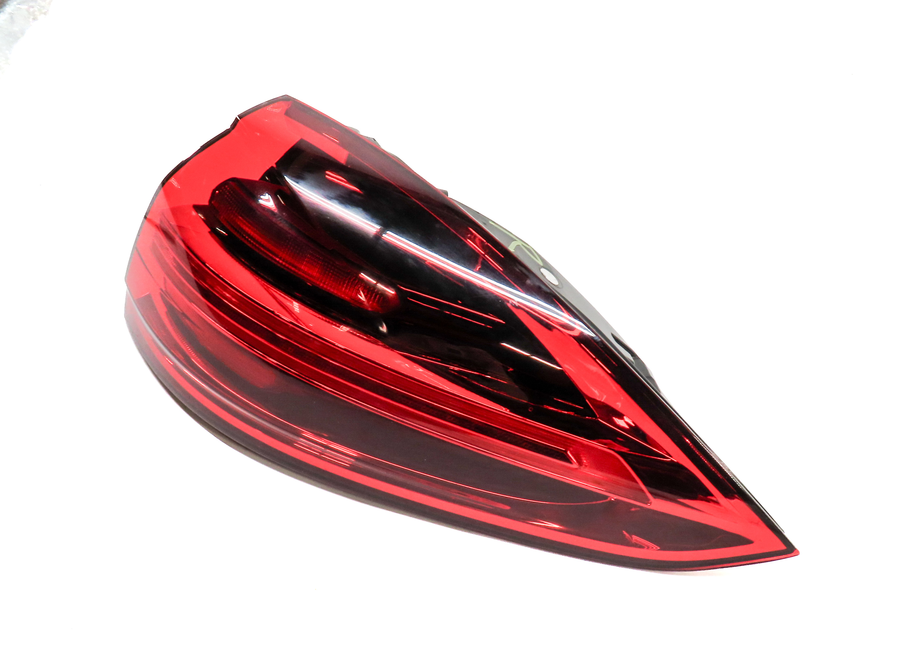 15-18 PORSCHE CAYENNE (958) REAR RIGHT PASSENGER TAILLIGHT BRAKE LIGHT LAMP — exact item pictured
